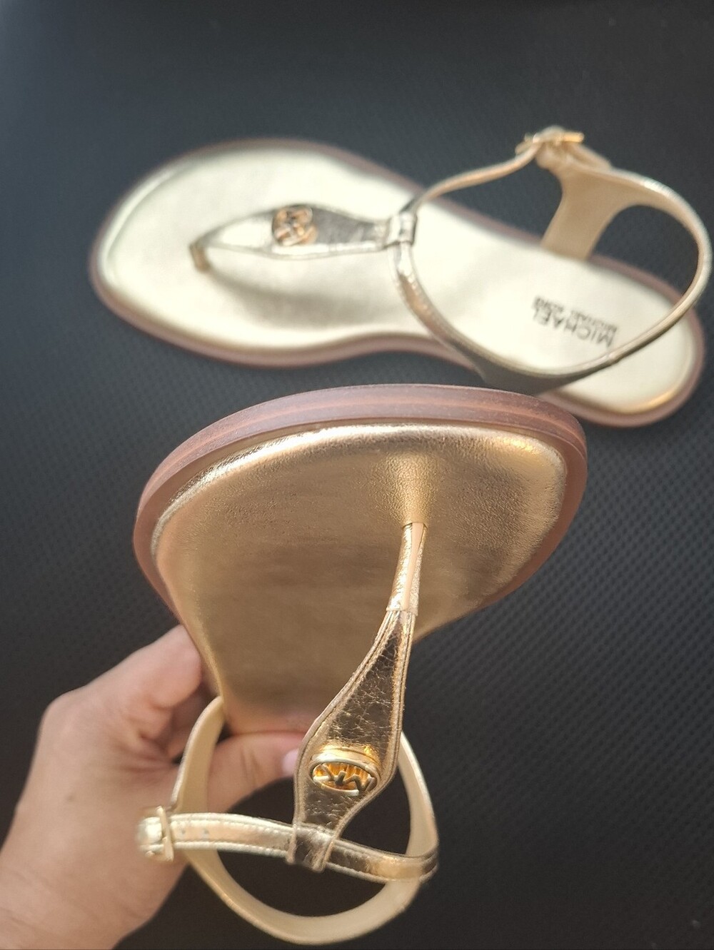 New 6.5 Michael Kors Gold T-Strap Sandals
